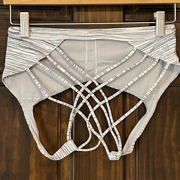 Lululemon Sports Bra - Size 8 - Picture 3 of 4